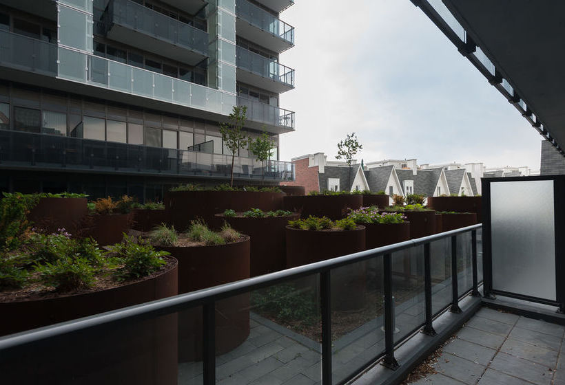 Отель Life Suites - King West Loft