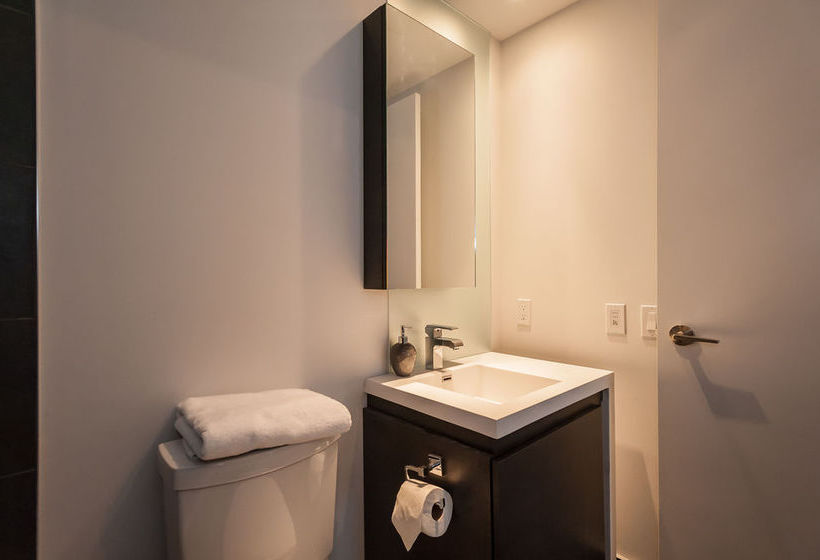 Отель Life Suites - King West Loft