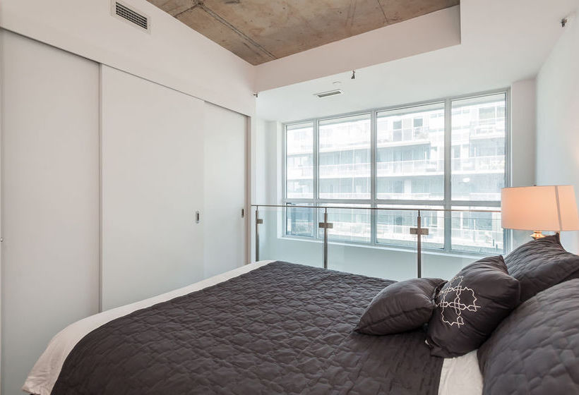 Отель Life Suites - King West Loft