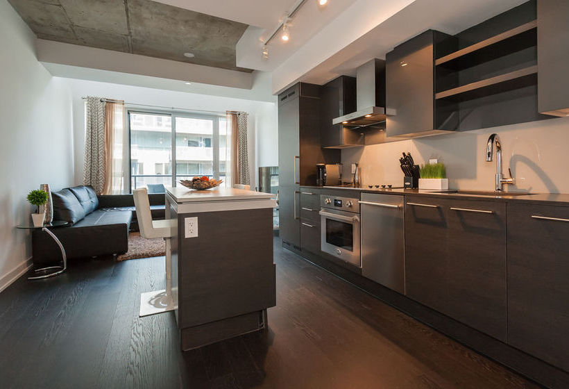 Отель Life Suites - King West Loft