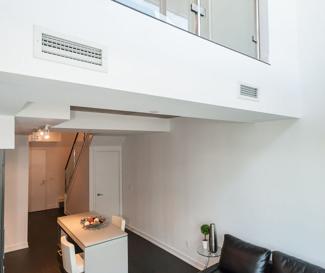 Отель Life Suites - King West Loft