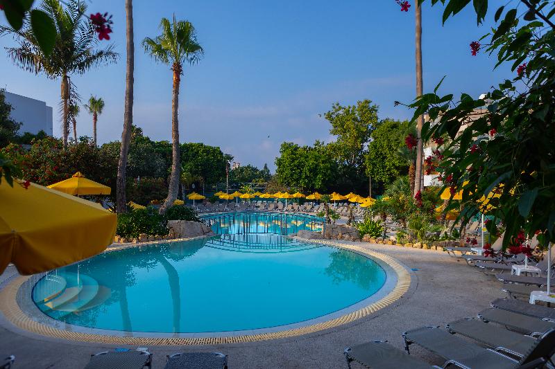 Отель Mayfair Gardens