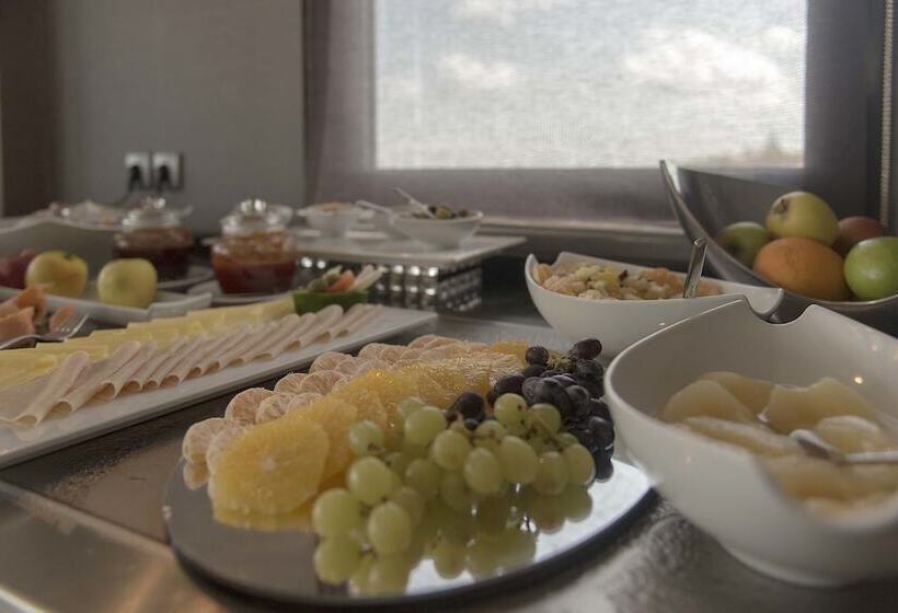 בית מלון כפרי Nacala Plaza Business Design