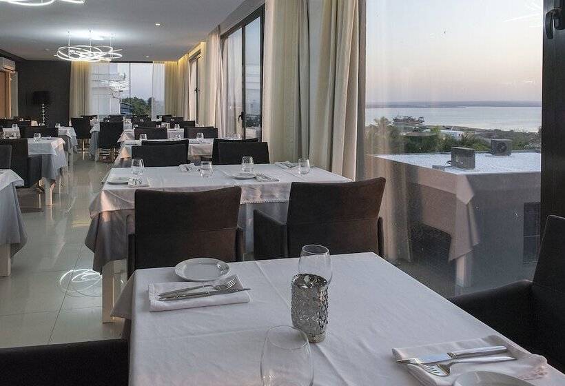 בית מלון כפרי Nacala Plaza Business Design