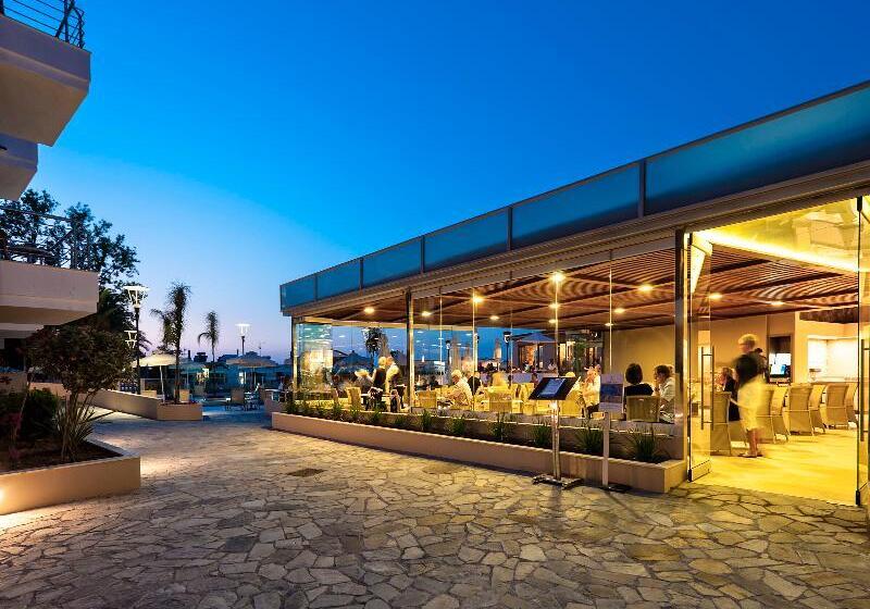 酒店 Porto Platanias Village Resort