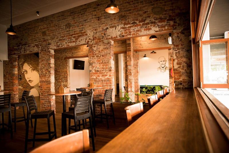 ホテル Queens Arms