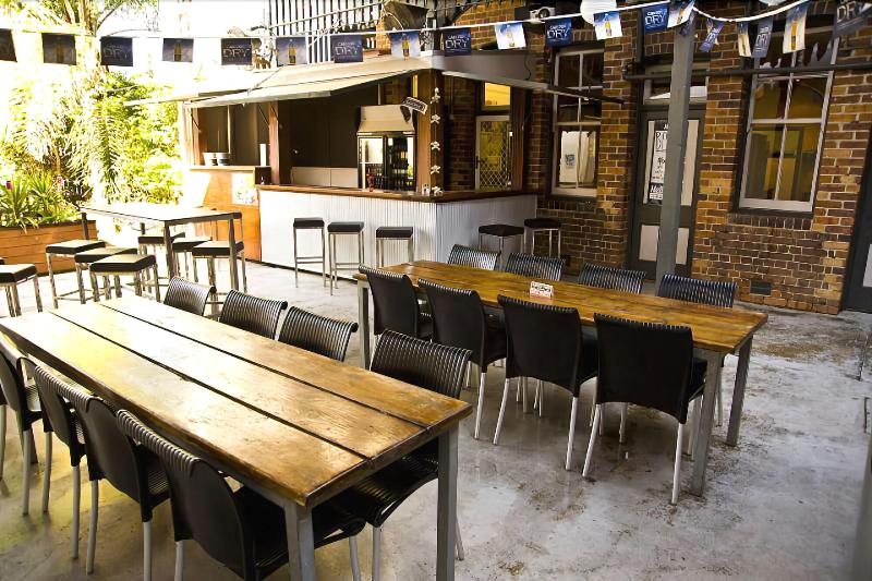 ホテル Queens Arms