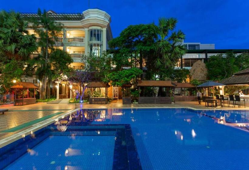 Отель Somadevi Angkor Premium