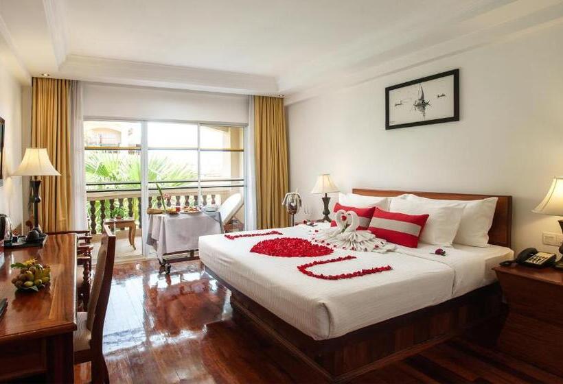 Отель Somadevi Angkor Premium