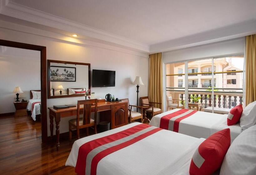 Отель Somadevi Angkor Premium