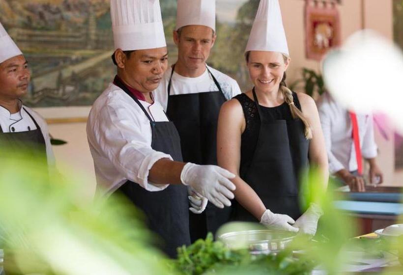 Отель Somadevi Angkor Premium