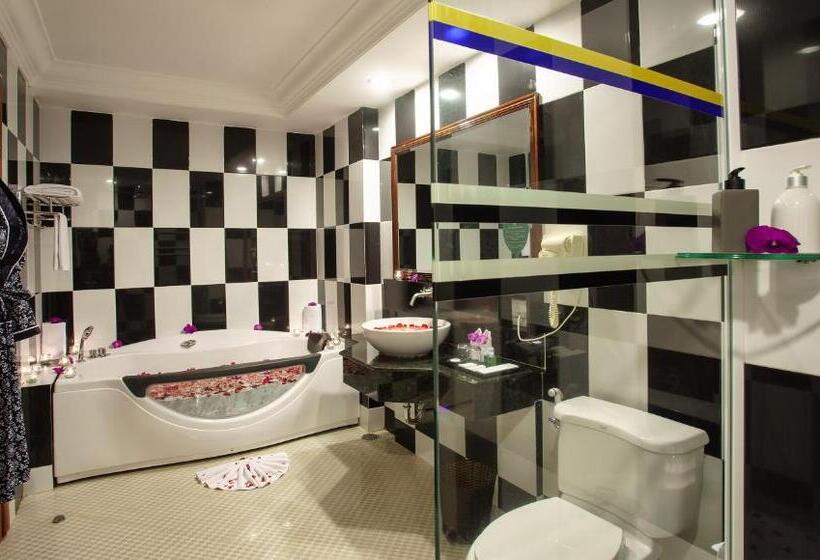 Отель Somadevi Angkor Premium