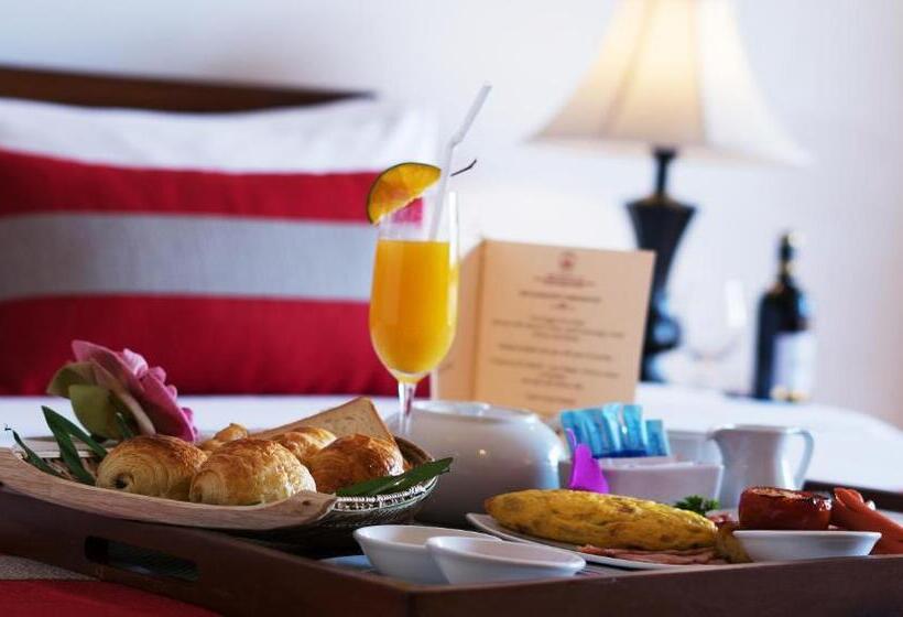 Отель Somadevi Angkor Premium