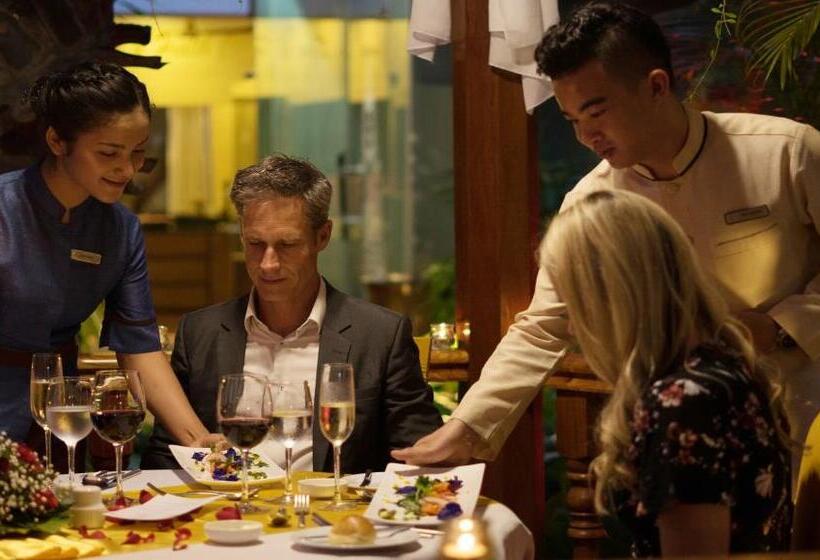 Отель Somadevi Angkor Premium