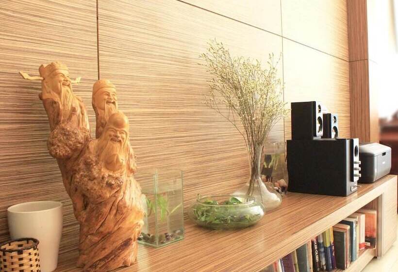 هتل The Alley Saigon