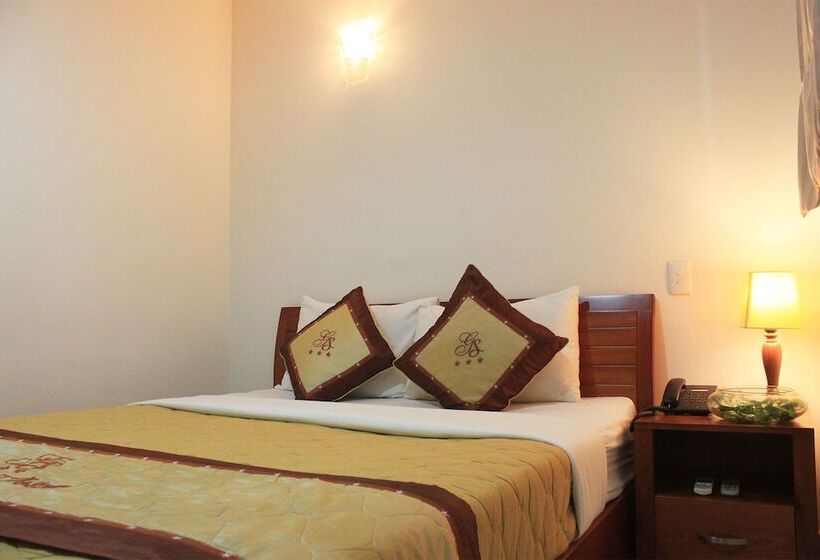 هتل The Alley Saigon