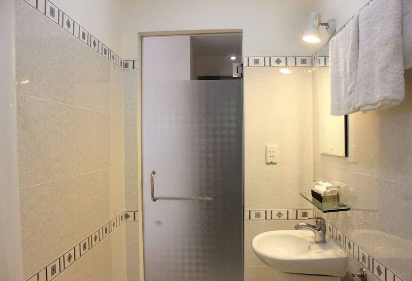 هتل The Alley Saigon