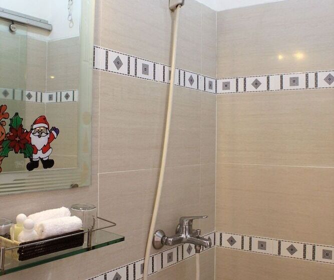 هتل The Alley Saigon