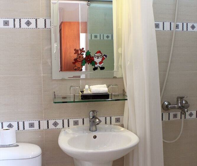 هتل The Alley Saigon