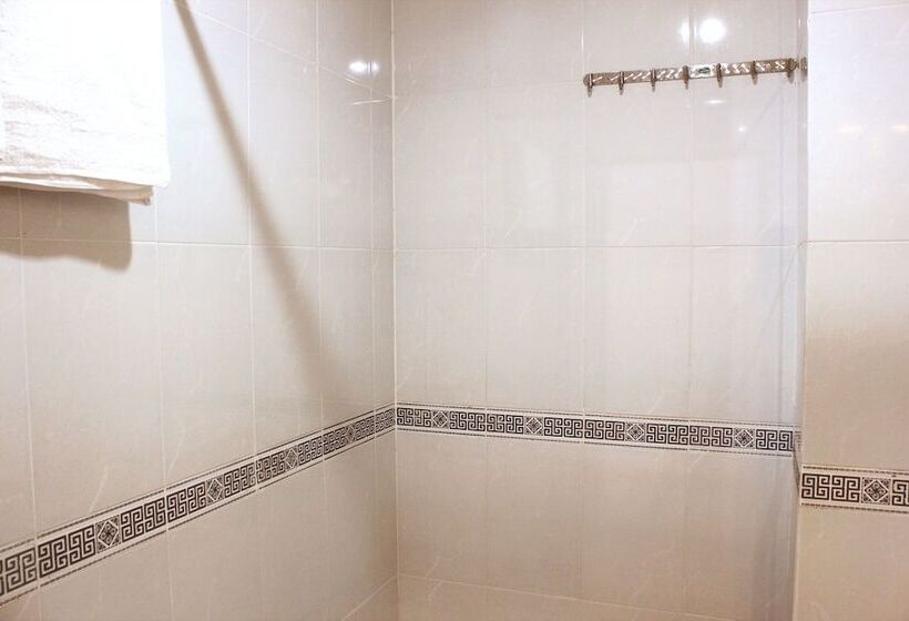 هتل The Alley Saigon