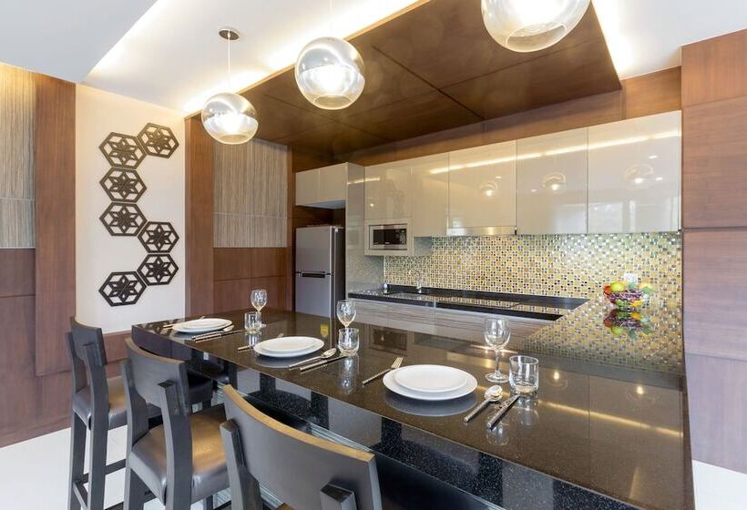 בית מלון כפרי The Regent Phuket Bangtao Beach