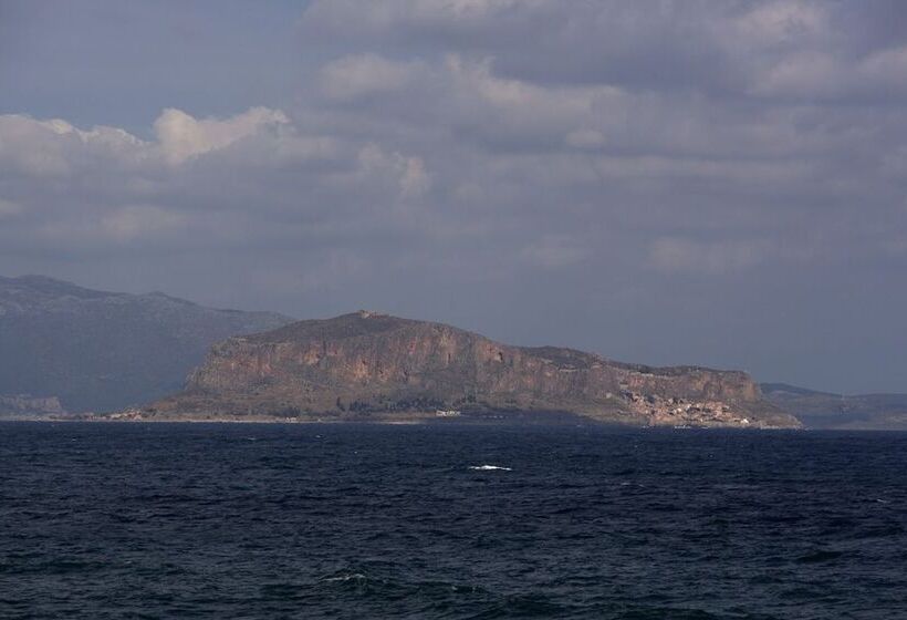 فندق Theophano Art