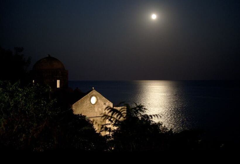 فندق Theophano Art