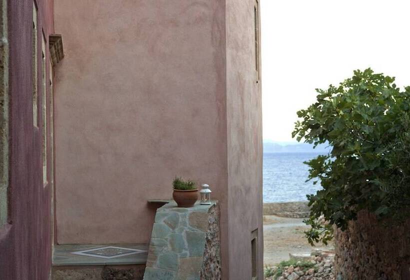 فندق Theophano Art