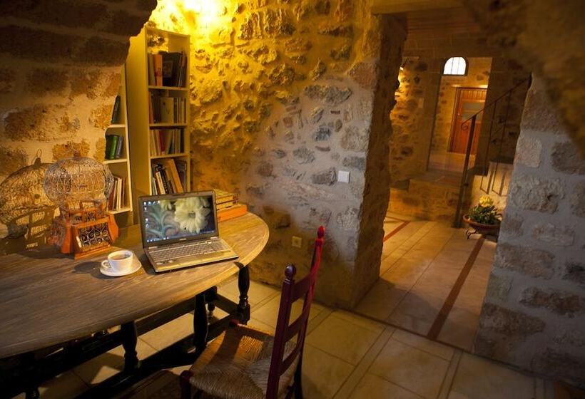 فندق Theophano Art