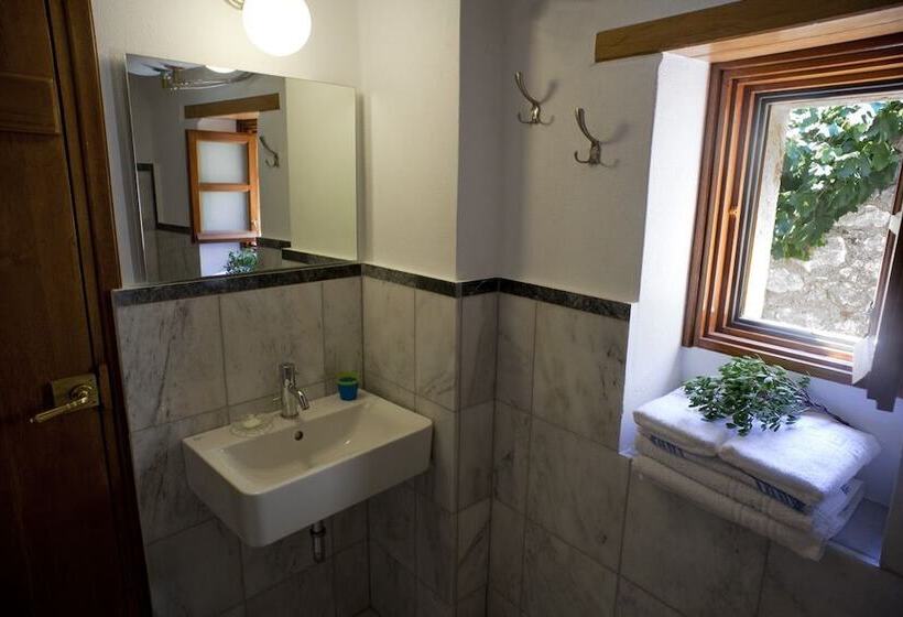 فندق Theophano Art