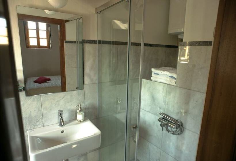 فندق Theophano Art