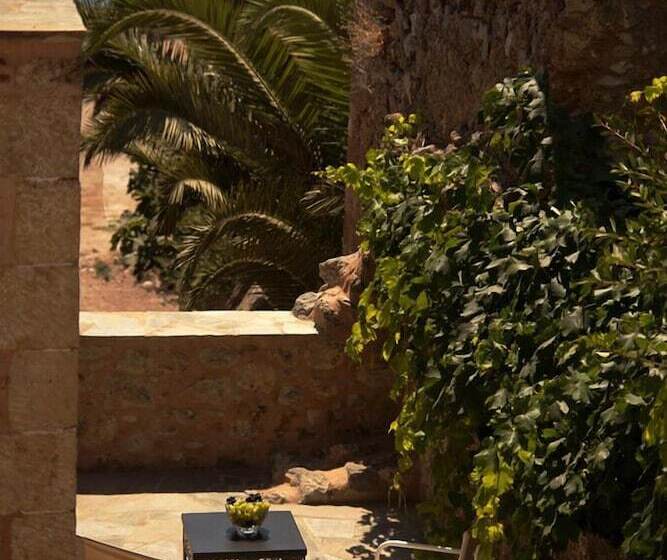 فندق Theophano Art