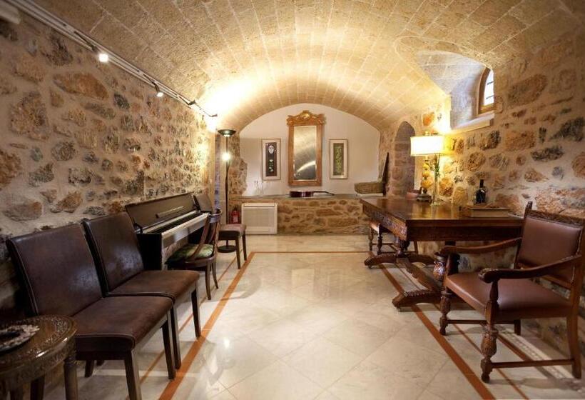 فندق Theophano Art