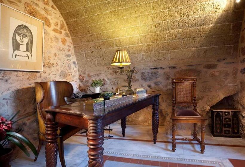 فندق Theophano Art