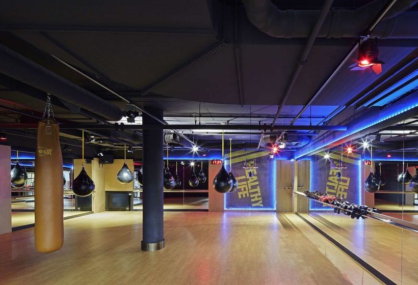 هتل Titanic Chaussee Berlin