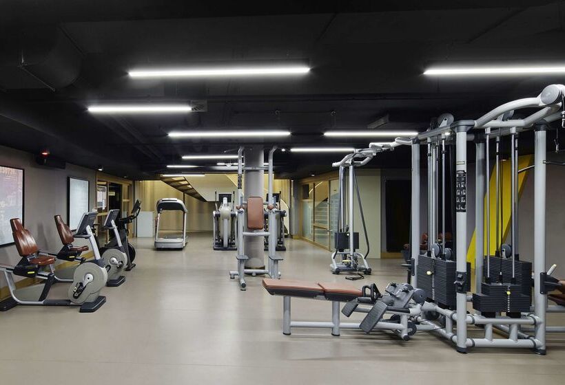 هتل Titanic Chaussee Berlin