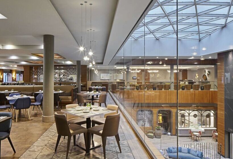 هتل Titanic Chaussee Berlin