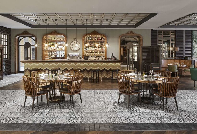 هتل Titanic Chaussee Berlin