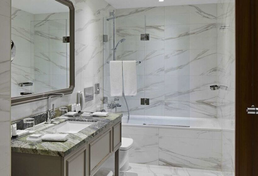 هتل Titanic Chaussee Berlin