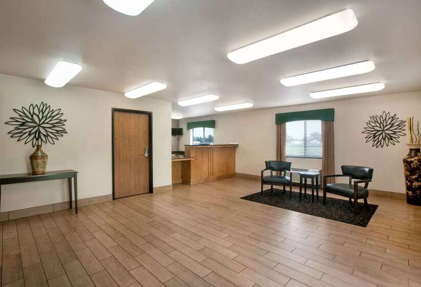 בית מלון כפרי Travelodge By Wyndham Livonia