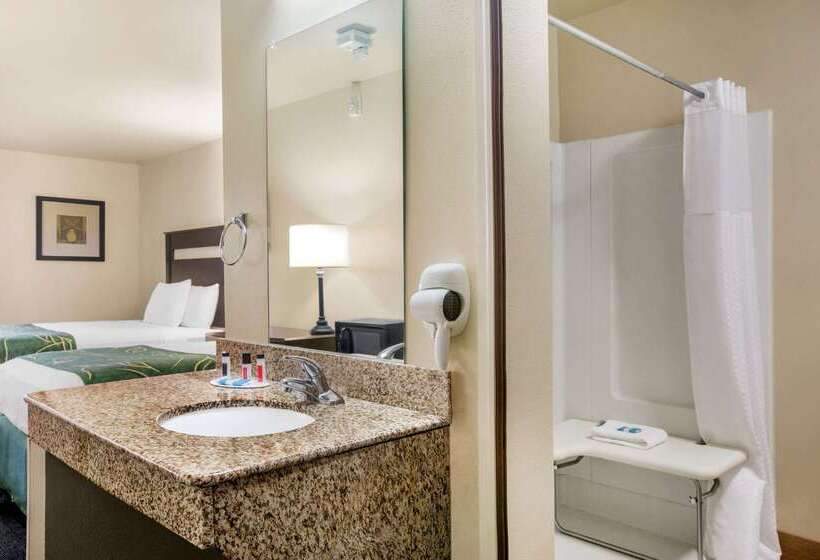 فندق Travelodge By Wyndham Livonia