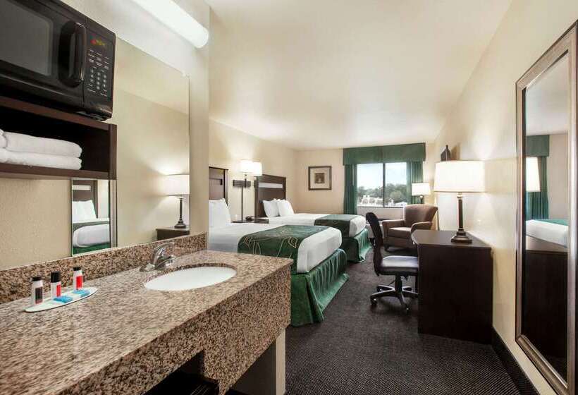 בית מלון כפרי Travelodge By Wyndham Livonia