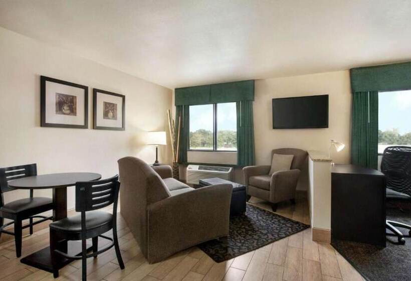 בית מלון כפרי Travelodge By Wyndham Livonia