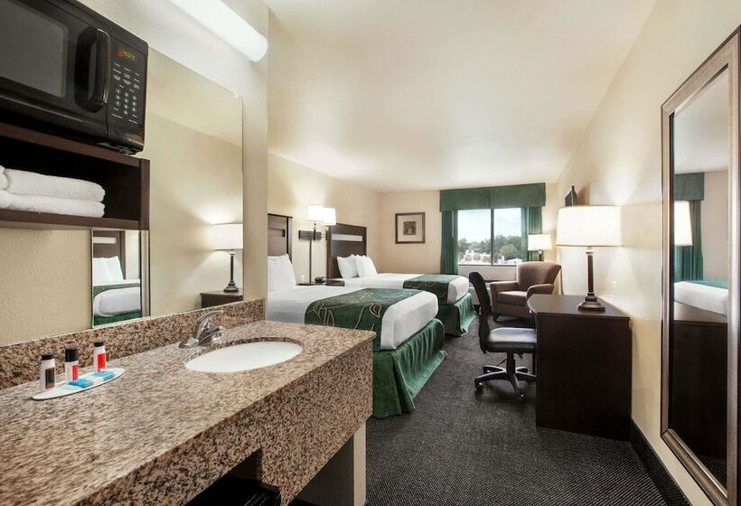 בית מלון כפרי Travelodge By Wyndham Livonia