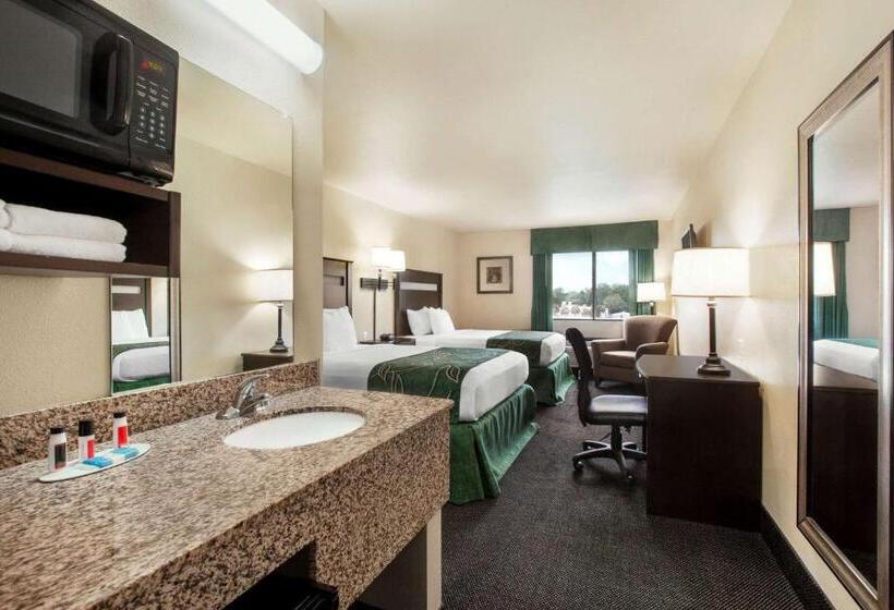 בית מלון כפרי Travelodge By Wyndham Livonia