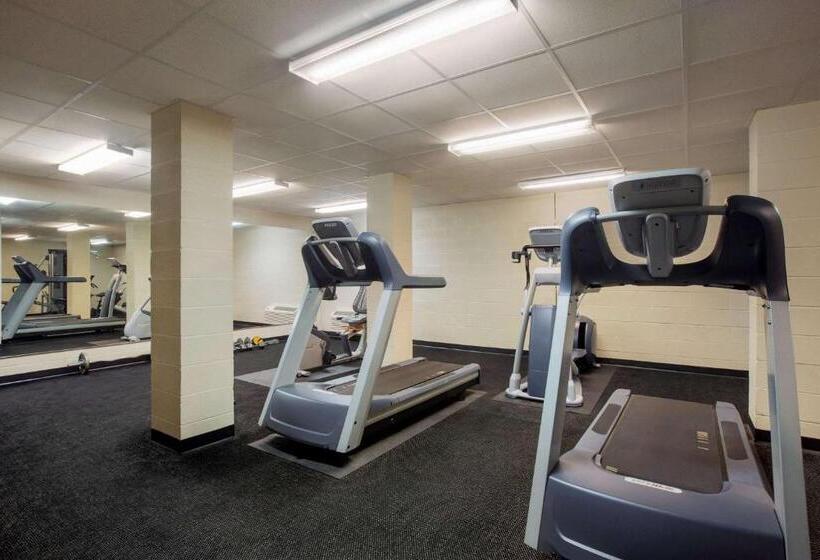 בית מלון כפרי Travelodge By Wyndham Livonia