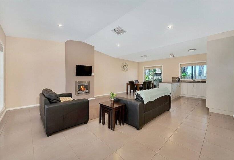 Kennedy Holiday Villas