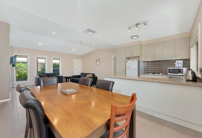 Kennedy Holiday Villas