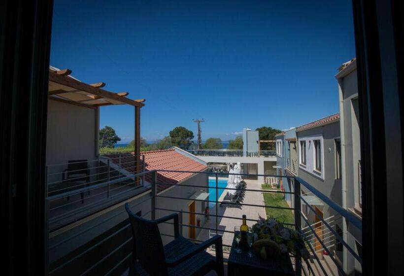 Mantinia Bay