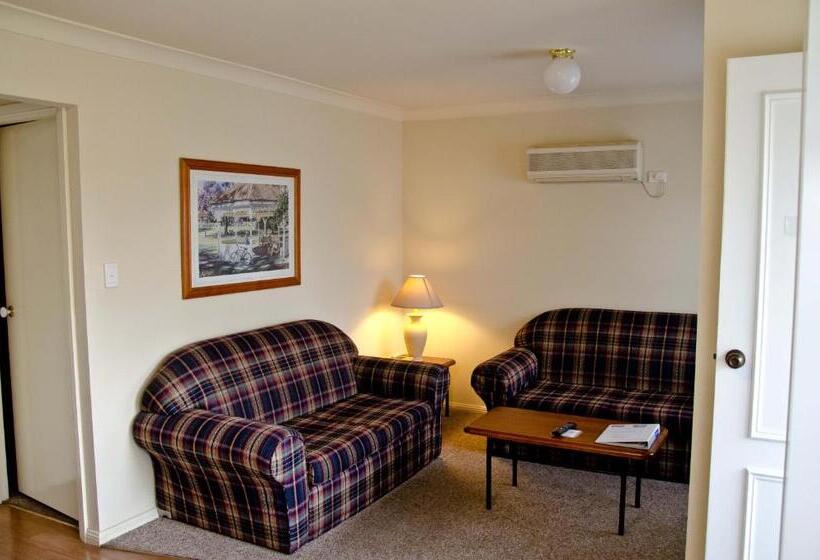 מוטל Baybrook Motor Inn